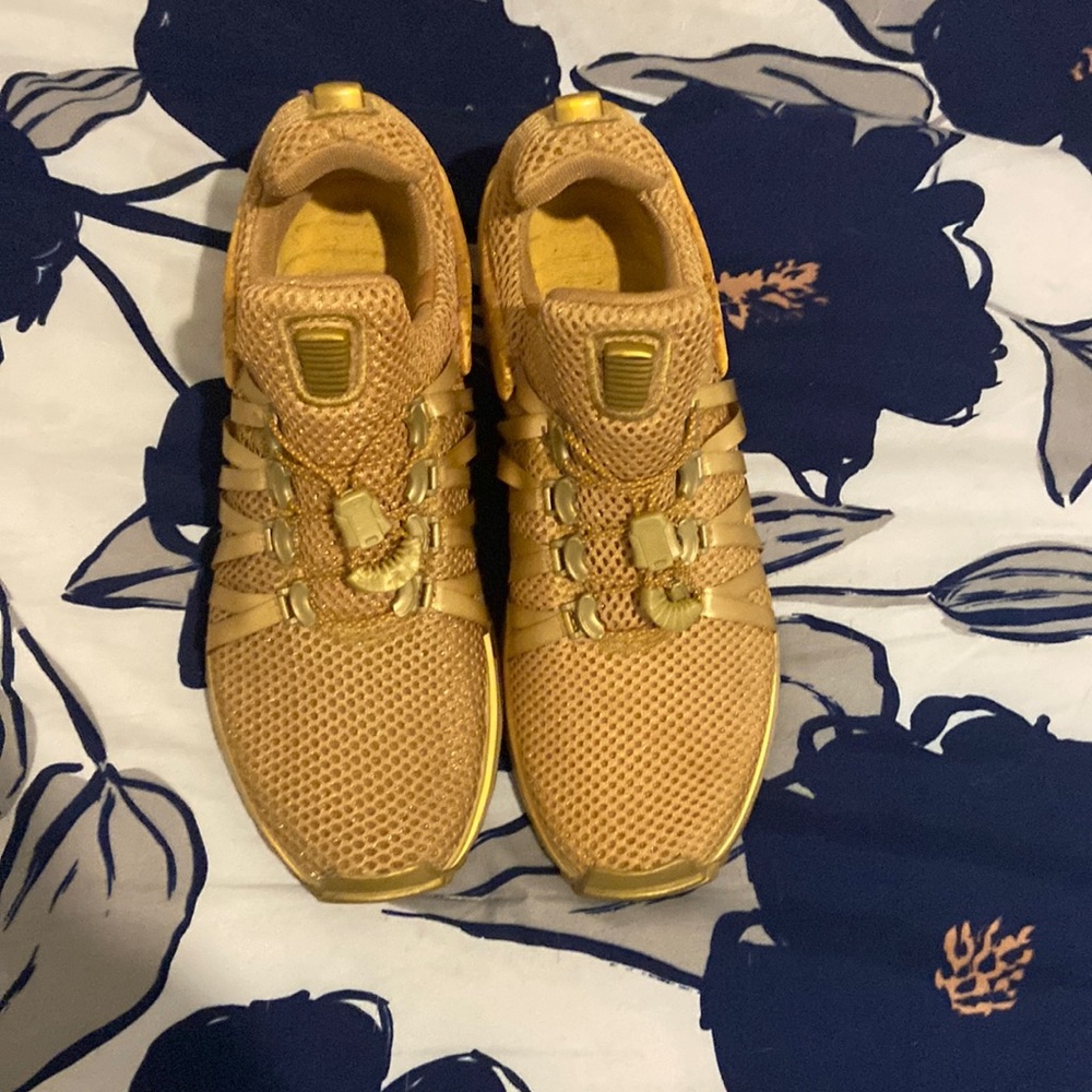 Woman Nike shox shoes. Size 8